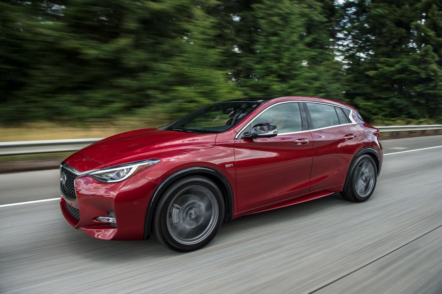  Infiniti QX30S 2.0t 2016 года  (US) (фото 14 из 20)